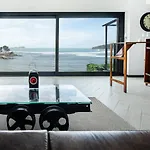 ヴィラ Beachfront House ムンダカ