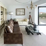 ヴィラ Beachfront House *