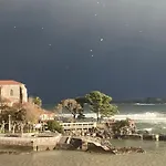 ヴィラ Beachfront House *
