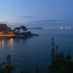 Beachfront House ヴィラ