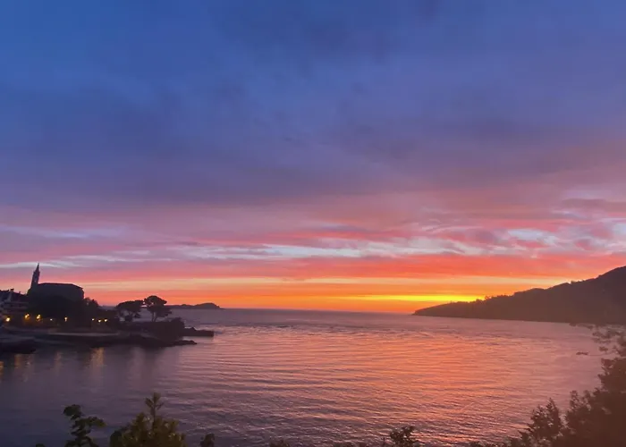 Beachfront House Villa *