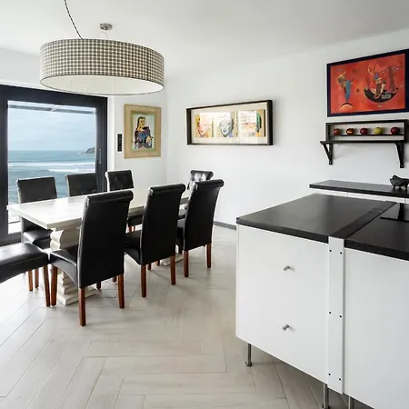 فيلة Beachfront House