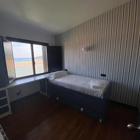 Beachfront House Вилла Мундака